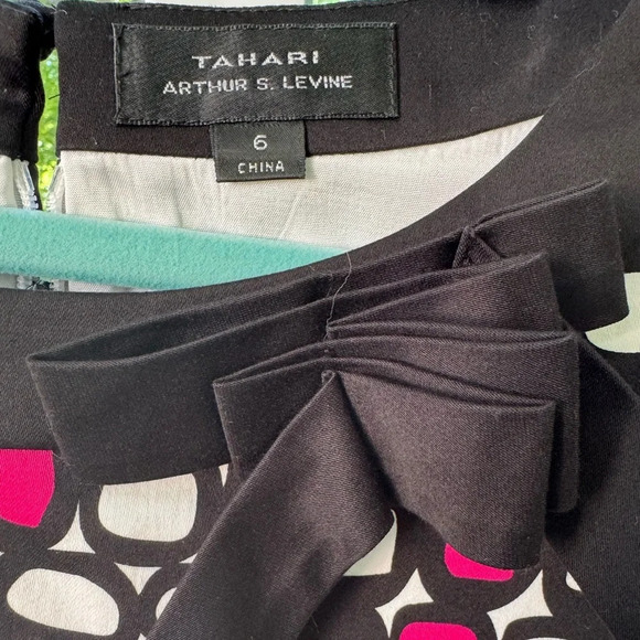 TAHARI 6 Pink, Black & White geometric design fitted dress. Excellent condition - Picture 2 of 9